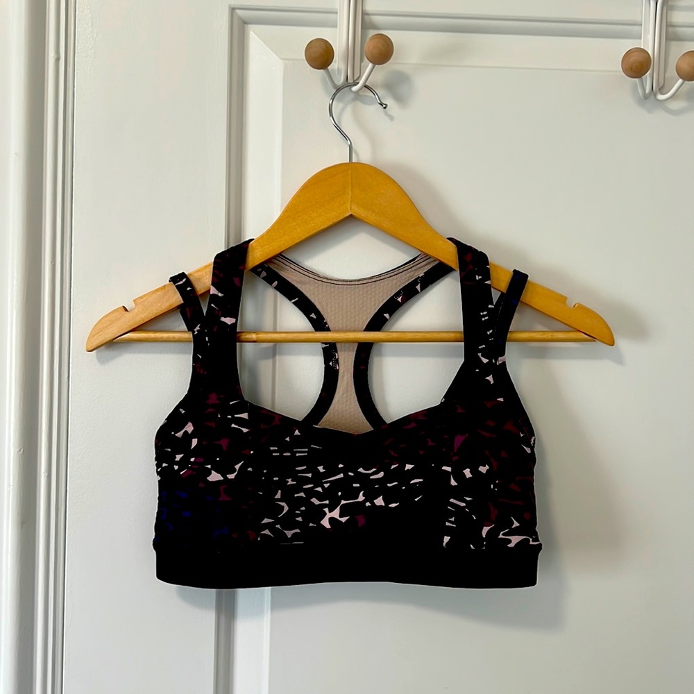 Lululemon sports bra, size 6, used but good condition. Square neck.